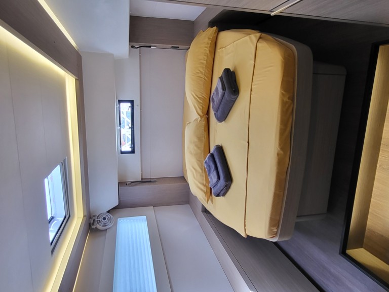 Hire Catamaran Lagoon with a boat licence