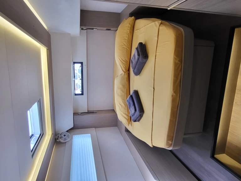 Hire Catamaran Lagoon with a boat licence