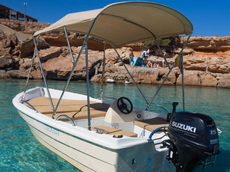 Motorboat to hire Sant Antoni de Portmany at the best price