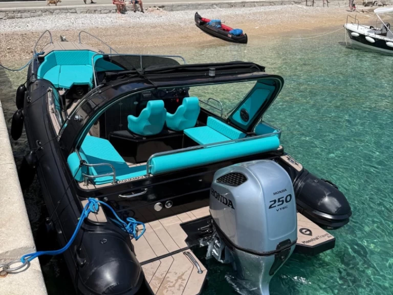 Hire a Aquamax 27 Bol