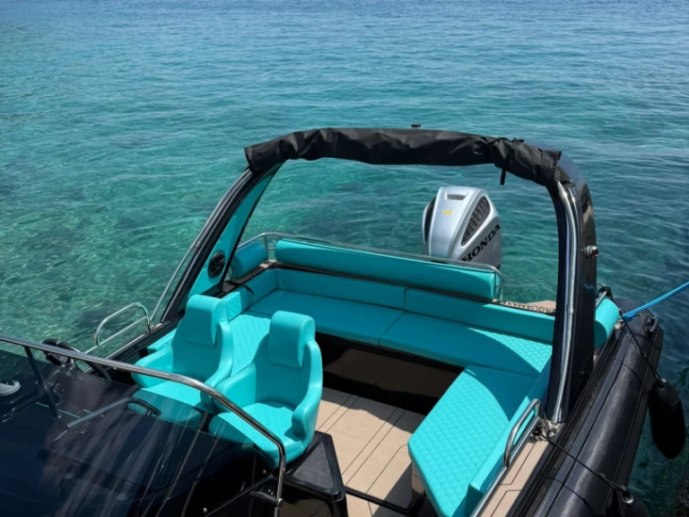 Yacht charter Bol - Aquamax 27 on SamBoat