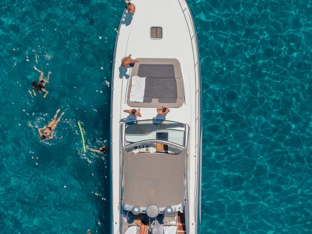 Hire Motorboat Alfamarine with a boat licence