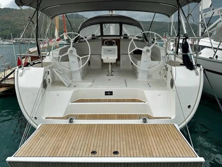 Hire Sailboat Bavaria with a boat licence