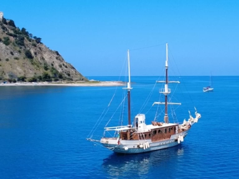 Charter a Custom Gulet-Motor Sailor custom gulet in Capo d'Orlando on Samboat