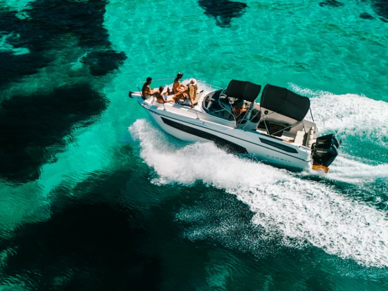 Hire Motorboat Karnic with a boat licence