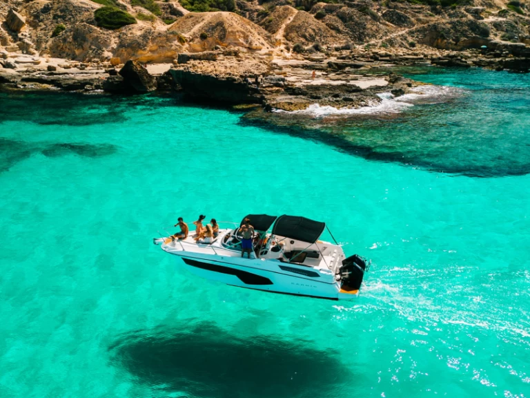 Charter a Karnic SL800 in s'Arenal on Samboat