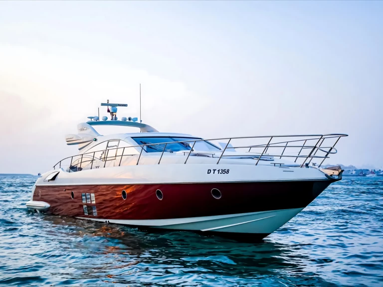 Hire Luxury Yacht Custom Made with a boat licence