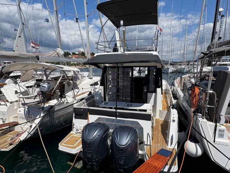 Hire a Jeanneau Merry Fisher 1095 Fly Murter-Kornati