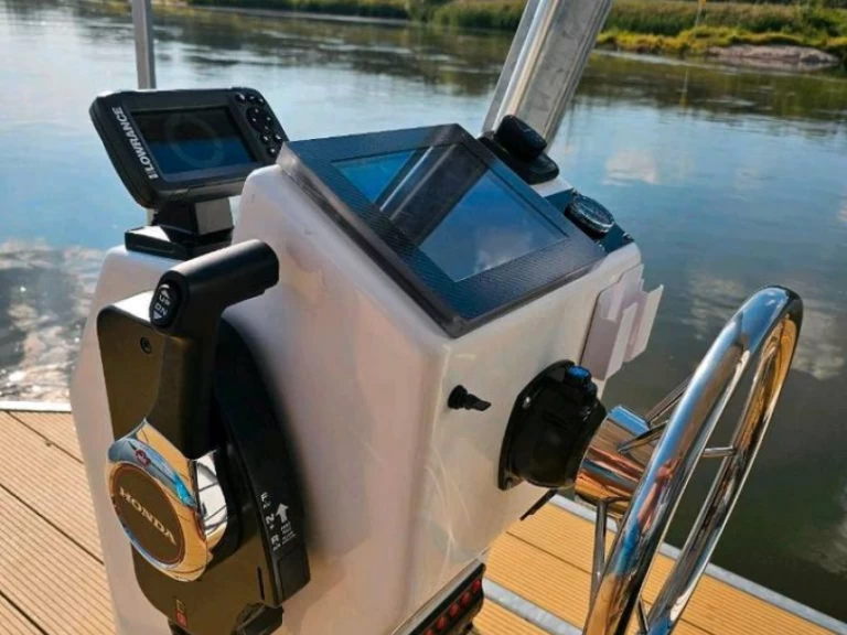 Yacht hire Buchholz cheap 1st Class Buchholz