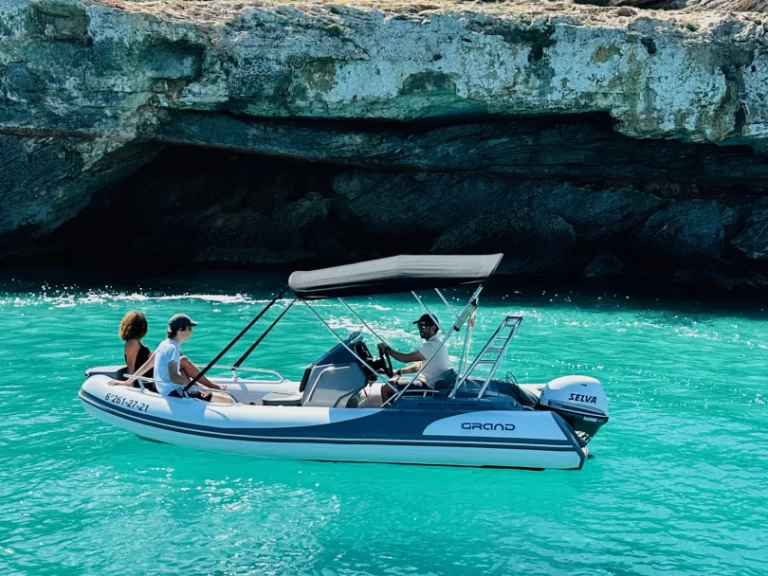 Yacht hire s'Arenal cheap Grand 500