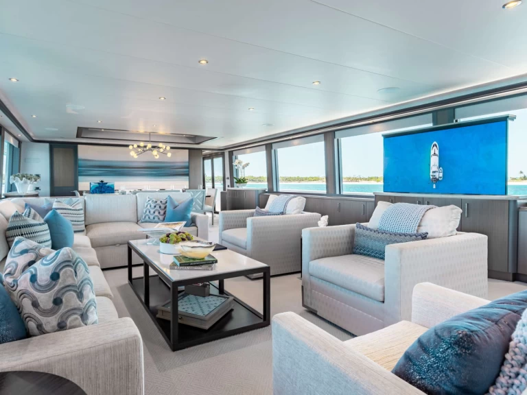 Westport MEMENTO VIVERE charter bareboat or skippered in  Saint Martin