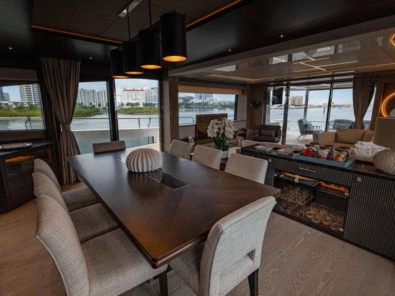 Hire Luxury Yacht with or without skipper Sunseeker Bahamas