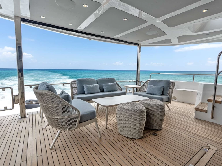 Hire Luxury Yacht Sunseeker with a boat licence