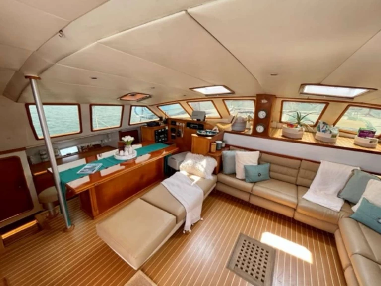 Luxury Yacht hire in Newport - Simonis QUEST