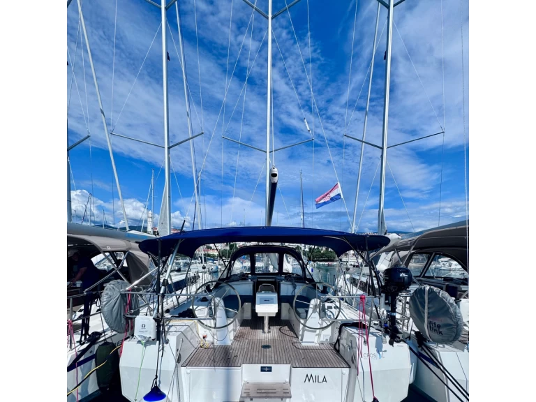 Charter a Bavaria Bavaria C38 in Novi Vinodolski on Samboat