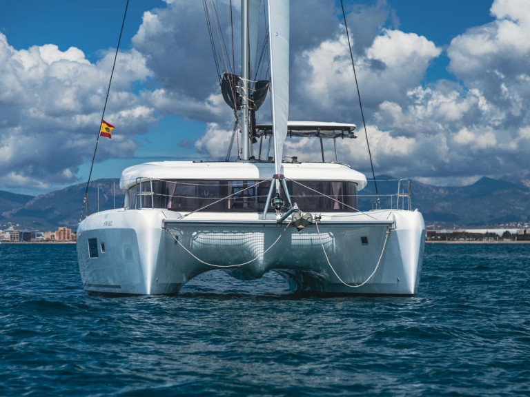 Charter a Lagoon Lagoon 42 in Pula on Samboat