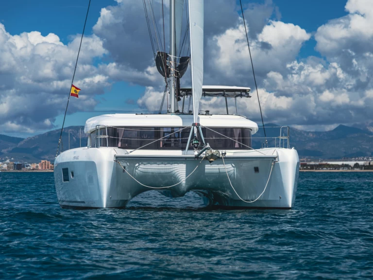 Charter a Lagoon Lagoon 42 in Pula on Samboat