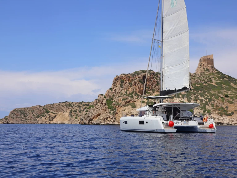 Hire Catamaran Lagoon with a boat licence