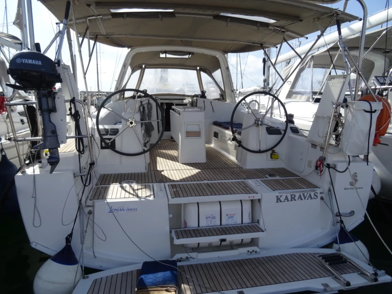 Hire a Bénéteau Oceanis 38 Lefkáda