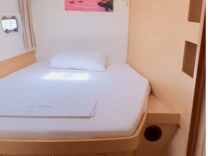 Catamaran hire in Lefkáda - Lagoon Lagoon 42