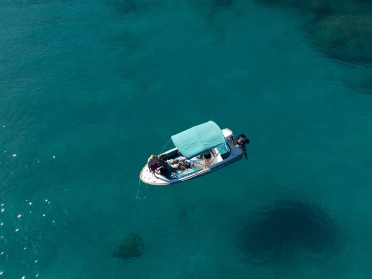 Hire Motorboat Marion with a boat licence