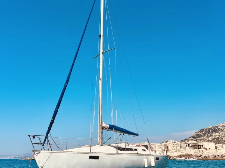 Hire a Bénéteau Oceanis 320 Carnon-Plage
