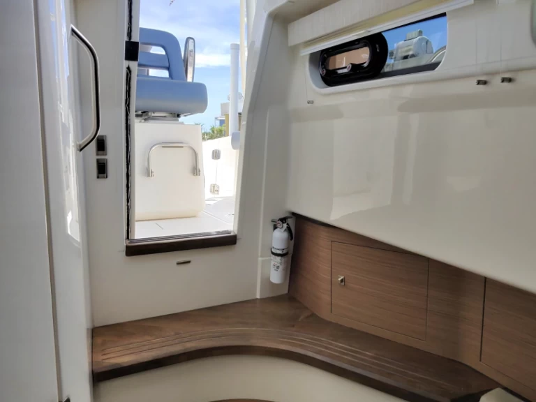 Motorboat to hire Anna Maria Island at the best price