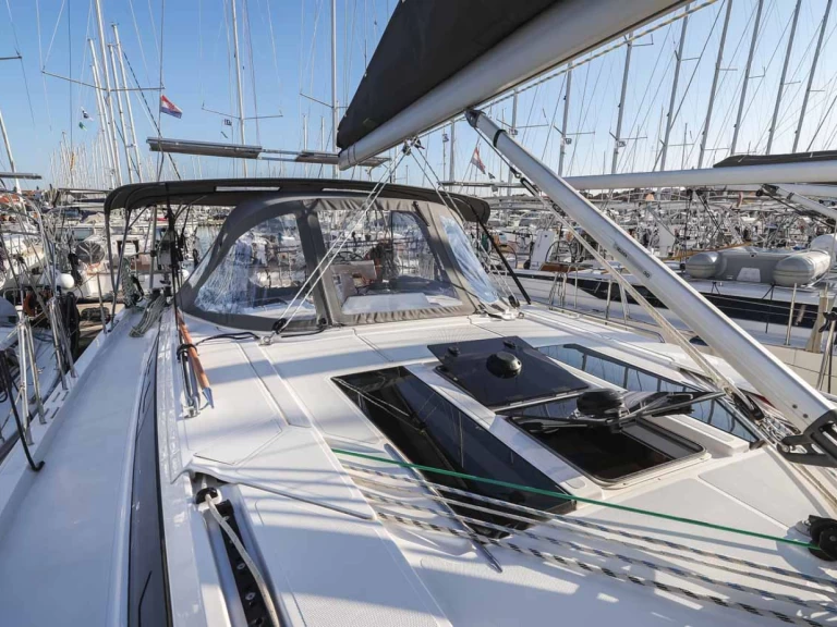 Sailboat hire in Murter-Kornati - Bavaria Bavaria C46