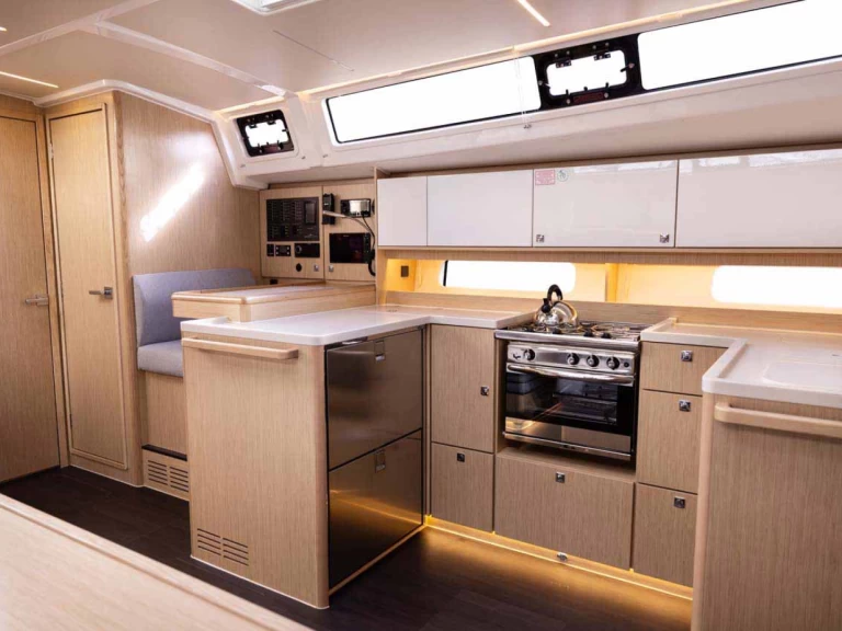 Hire Sailboat Bavaria with a boat licence