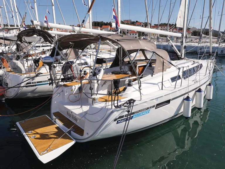 Hire Sailboat Bavaria with a boat licence