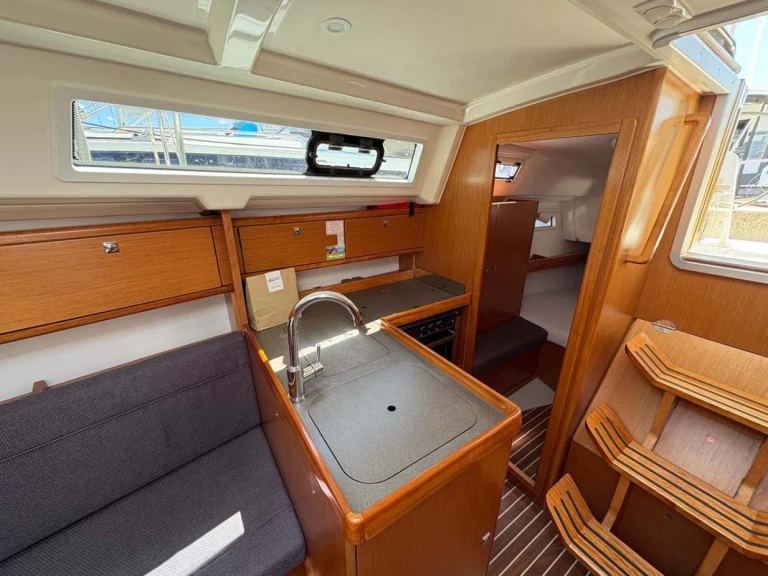 Yacht charter Murter-Kornati - Bavaria Cruiser 34 on SamBoat