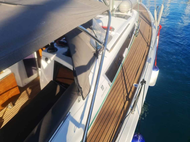 Yacht charter Murter-Kornati - Dufour Dufour 430 on SamBoat