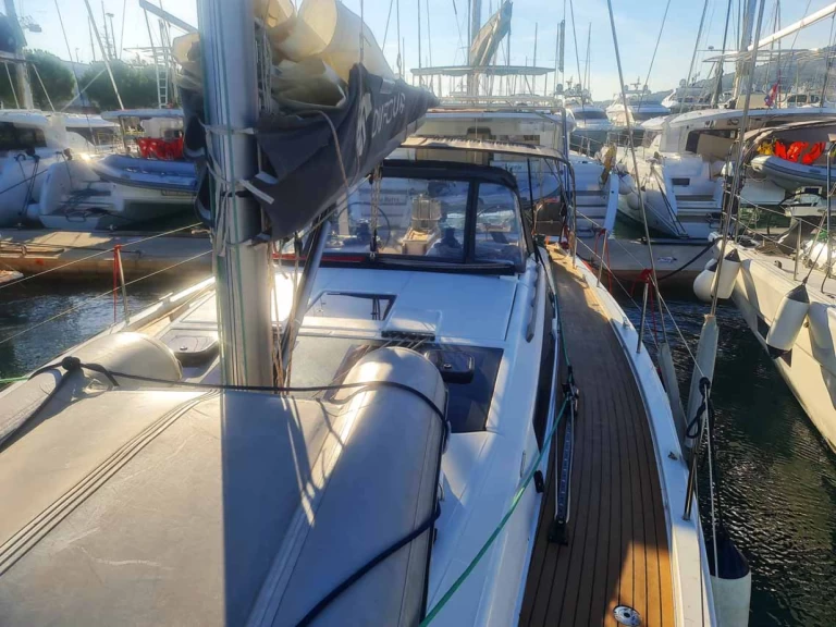 Hire a Dufour Dufour 430 Murter-Kornati