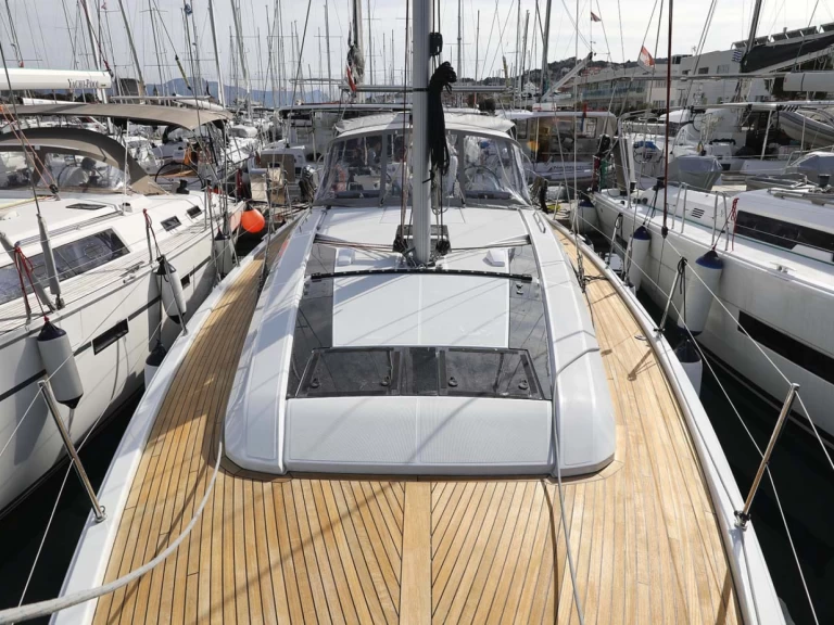 Sailboat to hire Lefkáda at the best price