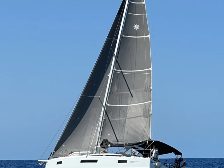 Yacht hire Palma de Mallorca cheap Sun Odyssey 410