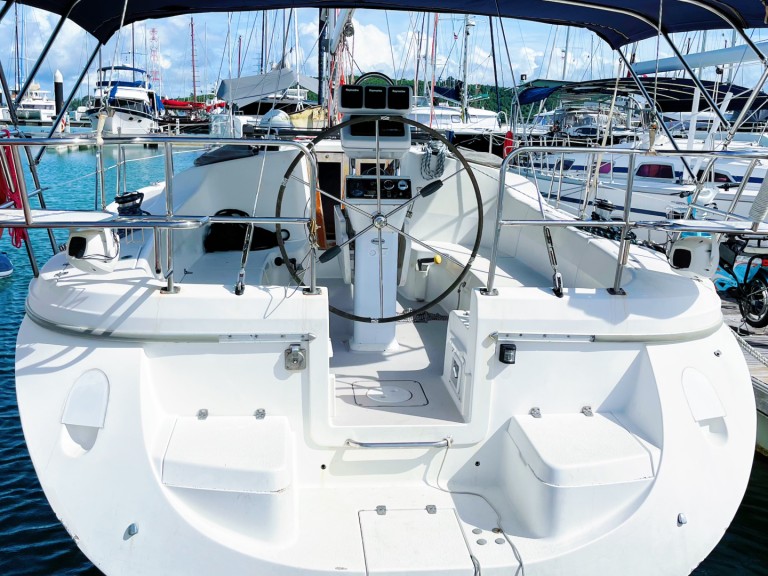 Hire Sailboat Catalina Yachts with a boat licence