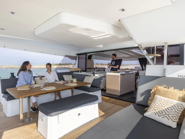 Catamaran to hire Hyères at the best price