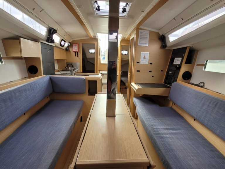 Sailboat hire in Saint-Quay-Portrieux - Jeanneau Sun Odyssey 349