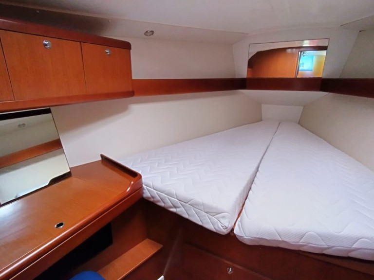 Yacht hire Saint-Quay-Portrieux cheap Oceanis 37