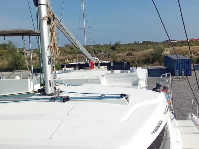 Catamaran to hire Hyères at the best price