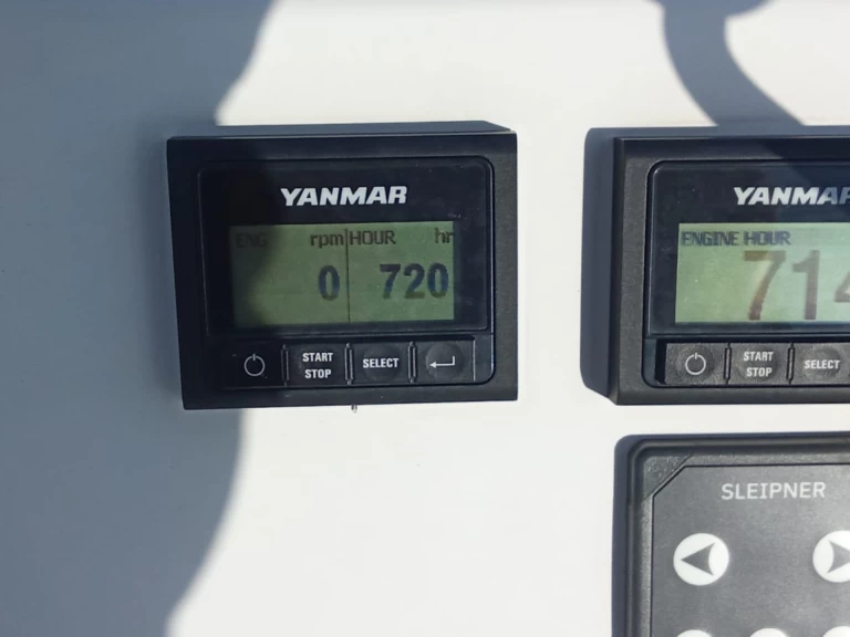 Bali Bali Catspace Voile charter bareboat or skippered in  Hyères