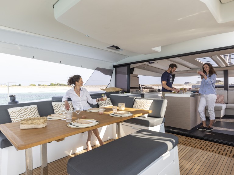 Yacht hire Hyères cheap Aura 51