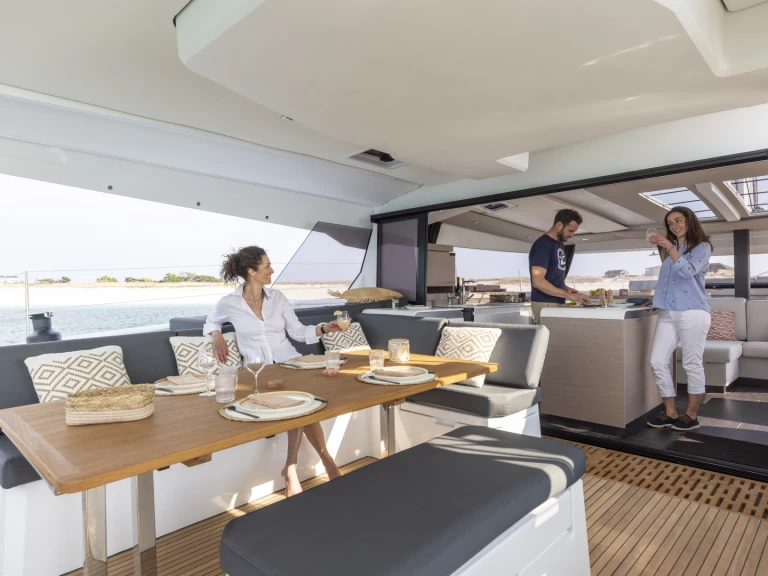 Yacht hire Hyères cheap Aura 51