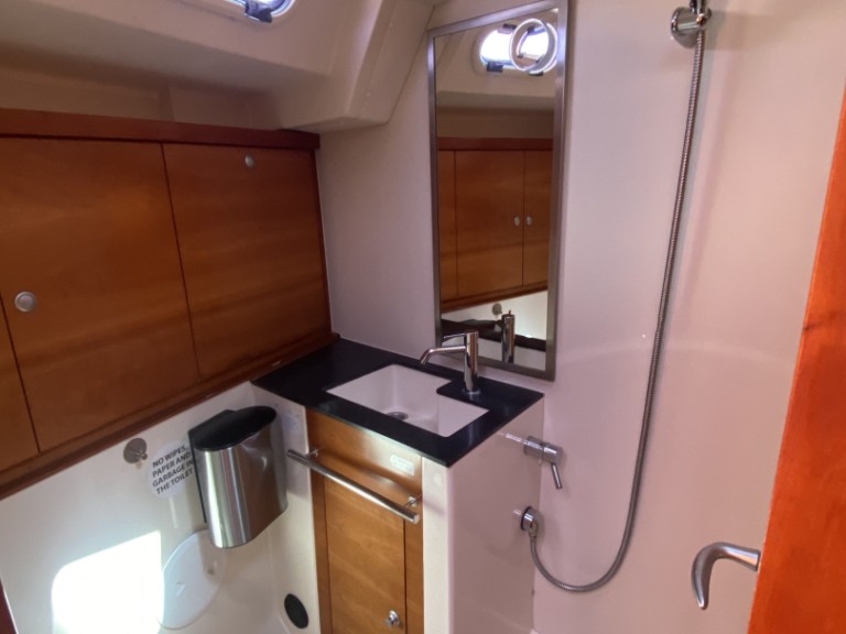 Yacht charter Pula - Hanse Hanse 430e on SamBoat