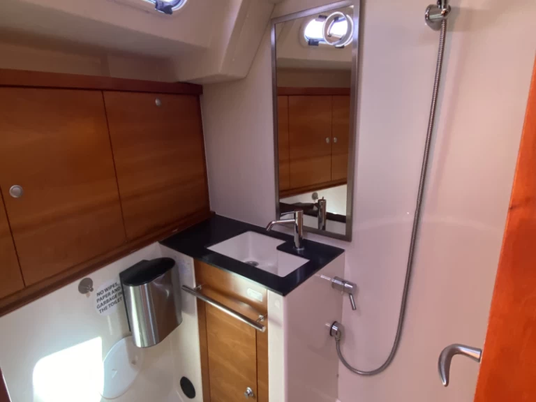 Yacht charter Pula - Hanse Hanse 430e on SamBoat