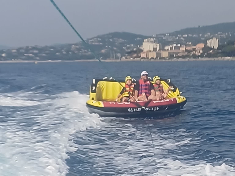 Hire a Boston Whaler Boston Whaler 170 super sport Sainte-Maxime