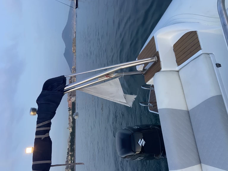 Charter a Sacs Madras 7.50 in Naples on Samboat