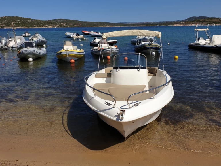 Yacht charter Palau - Kamarina 555 Open on SamBoat