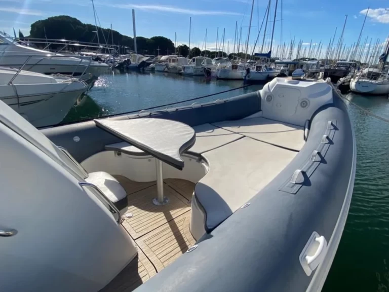 Hire RIB Nuova Jolly with a boat licence