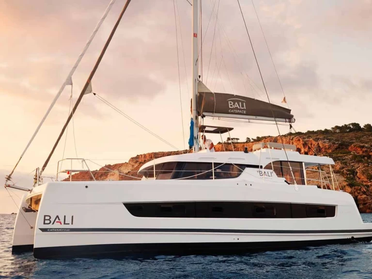 Yacht hire Palma de Mallorca cheap Bali Catspace Voile